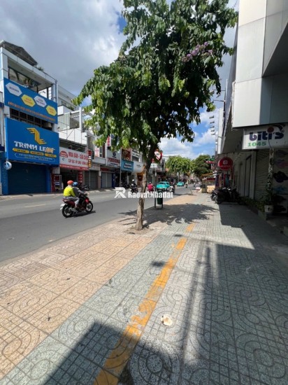 Bán nhà mặt tiền ngang 12m x 25m Cách Mạng Tháng Tám, chưa tới 90 tỷ